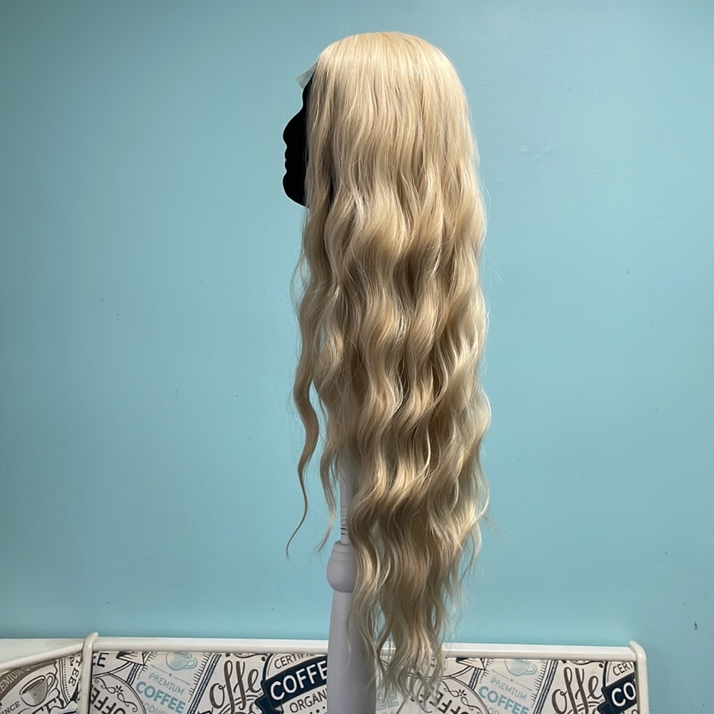 Lace front Blonde synthetic wig 28” - Picture 2 of 10